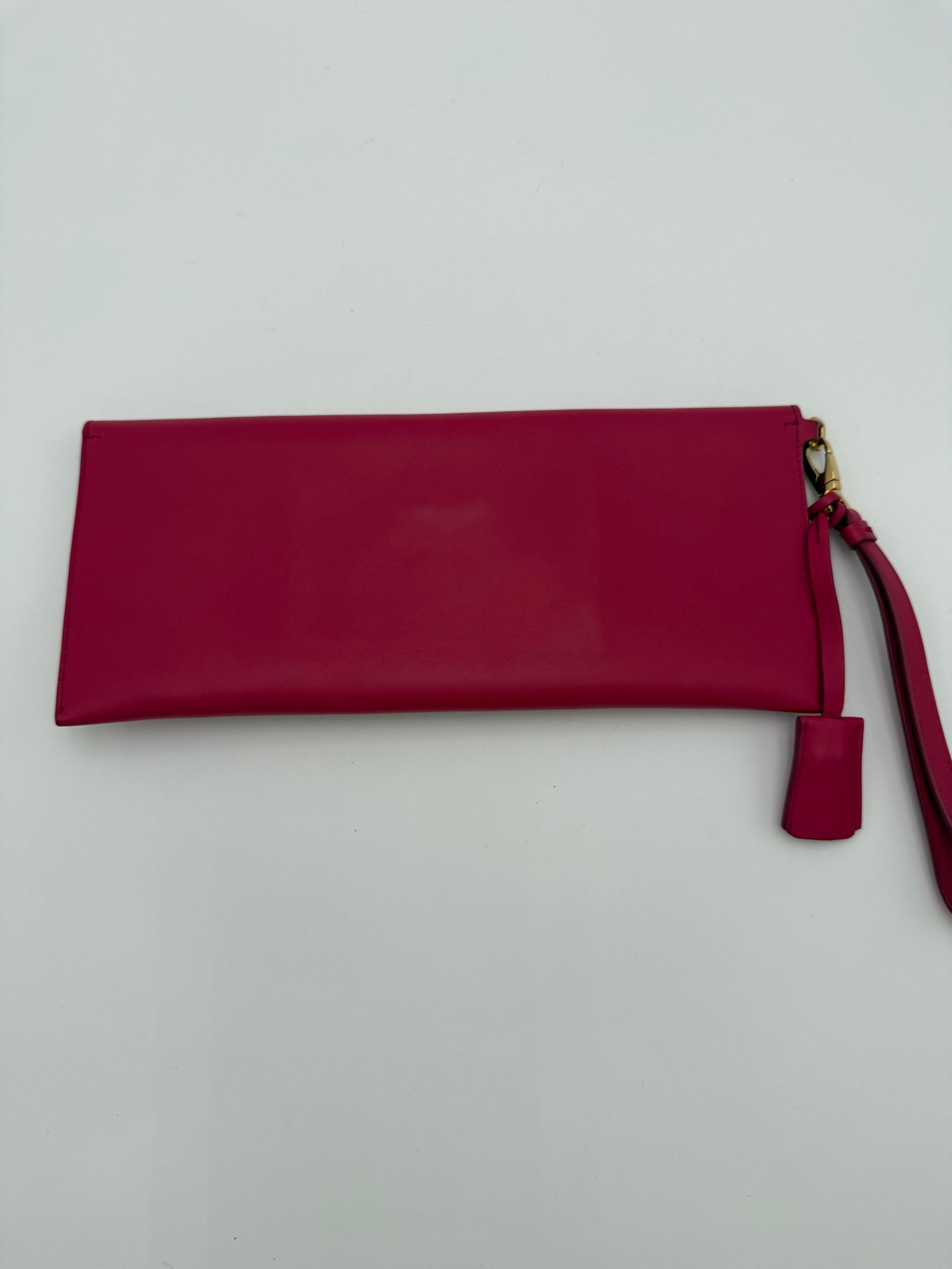 Salvatore Ferragamo Pochette Vintage in Pelle Fucsia - Mercatino di Ninni