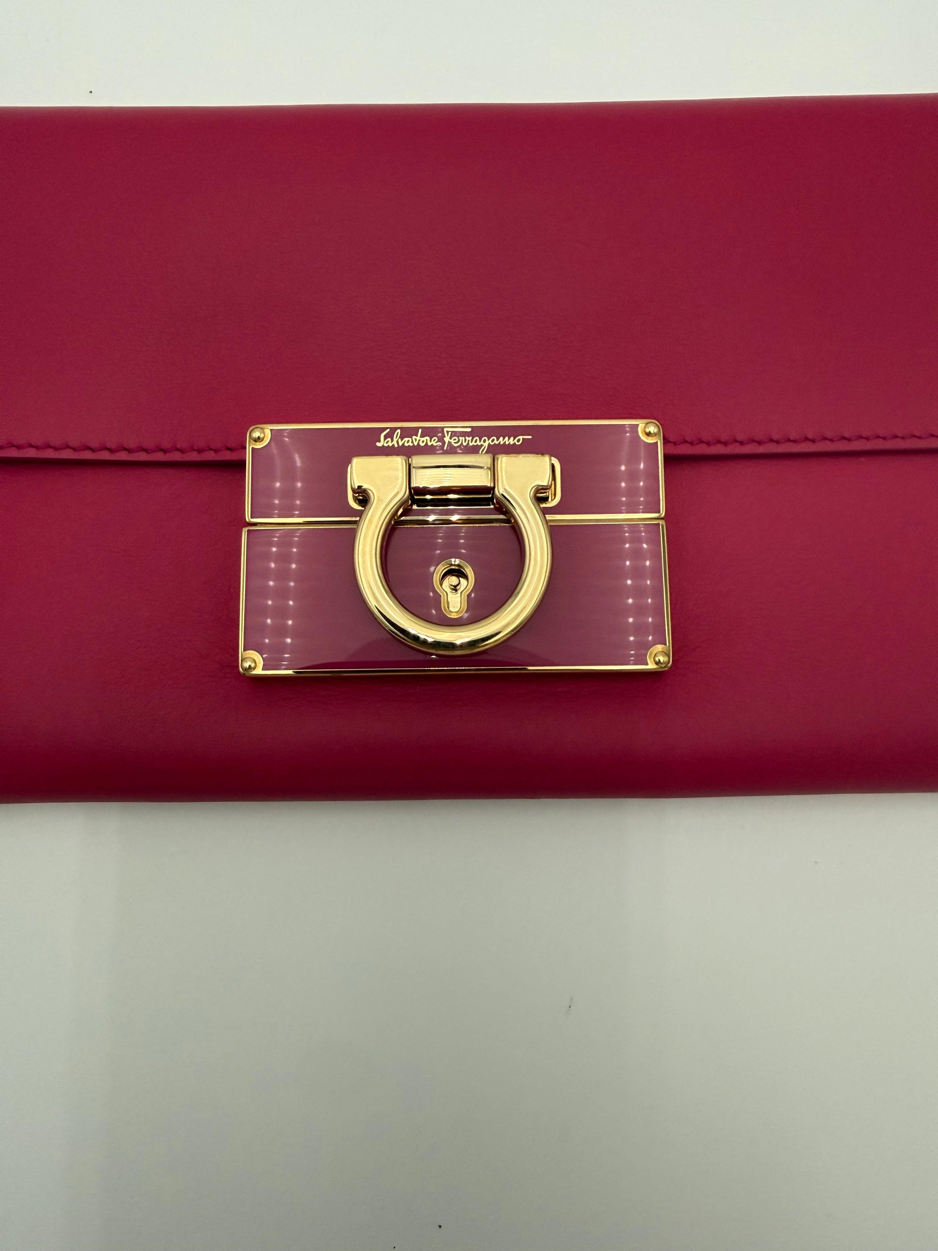 Salvatore Ferragamo Pochette Vintage in Pelle Fucsia - Mercatino di Ninni