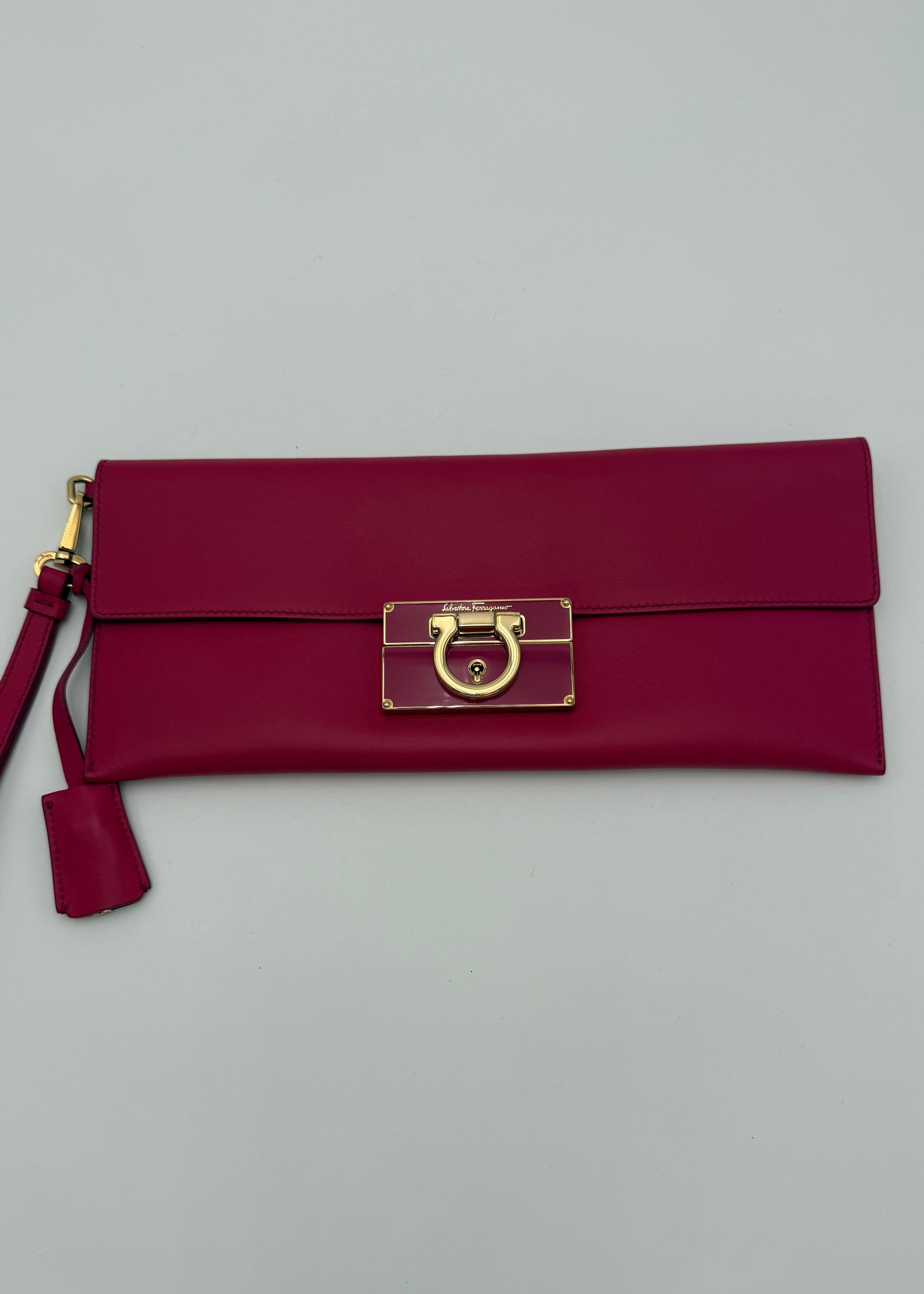 Salvatore Ferragamo Pochette Vintage in Pelle Fucsia - Mercatino di Ninni