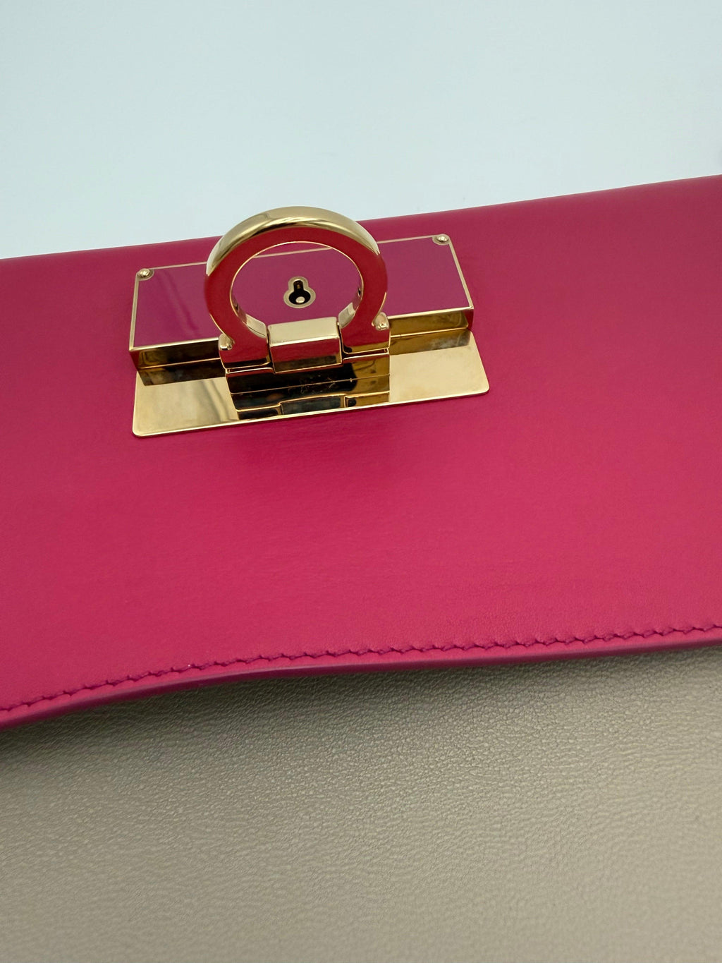 Salvatore Ferragamo Pochette Vintage in Pelle Fucsia - Mercatino di Ninni