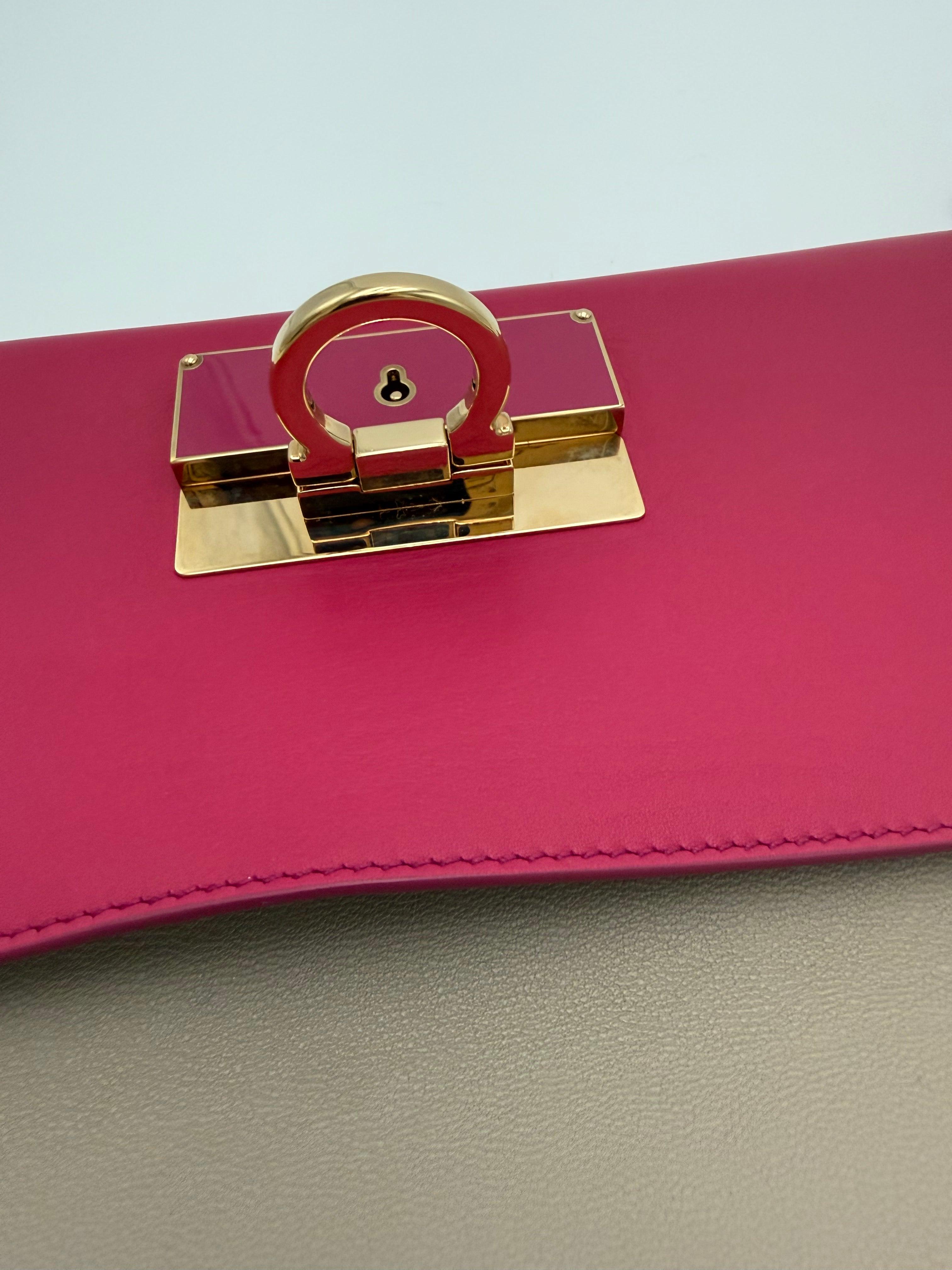 Salvatore Ferragamo Pochette Vintage in Pelle Fucsia - Mercatino di Ninni
