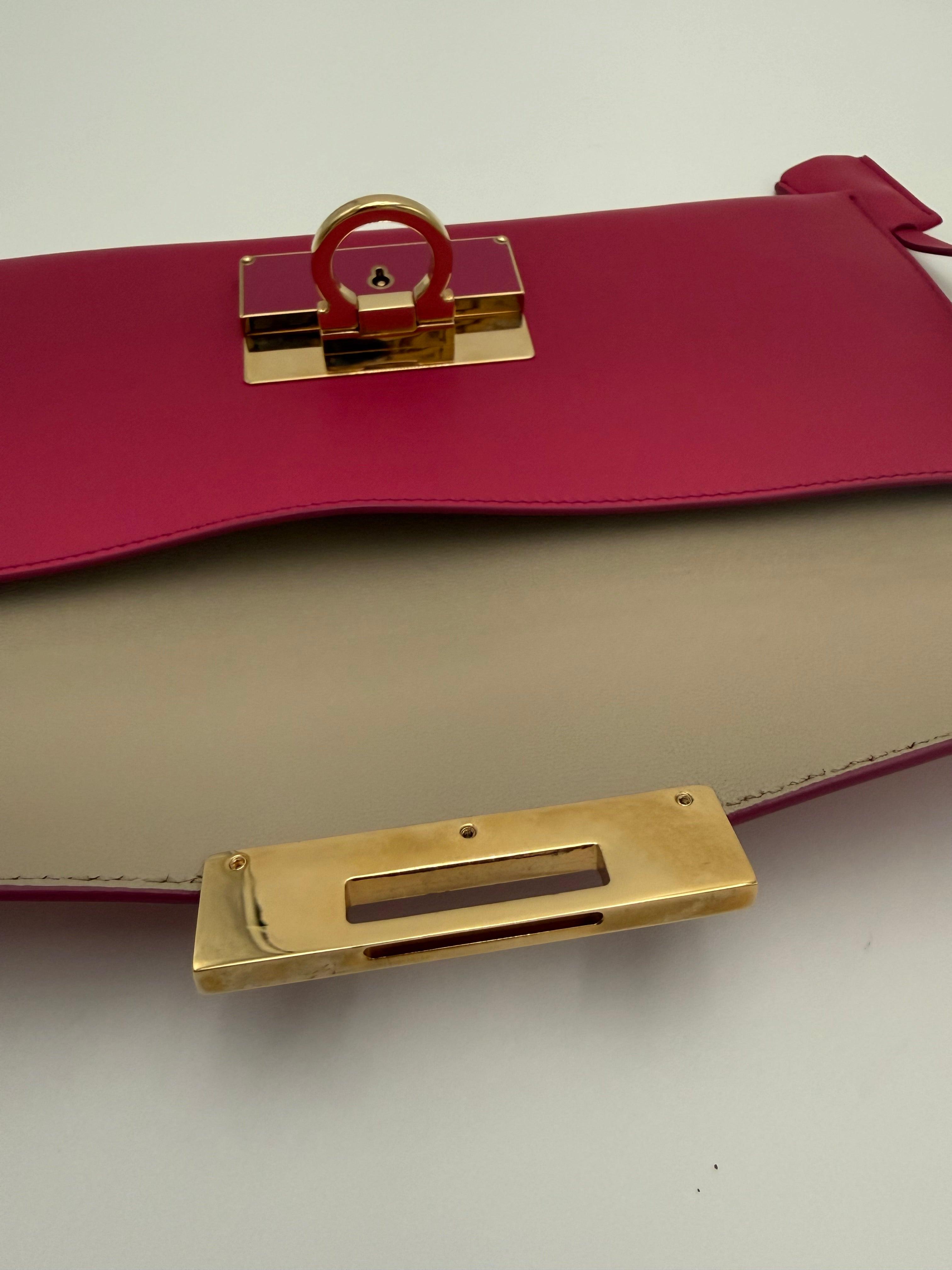 Salvatore Ferragamo Pochette Vintage in Pelle Fucsia - Mercatino di Ninni