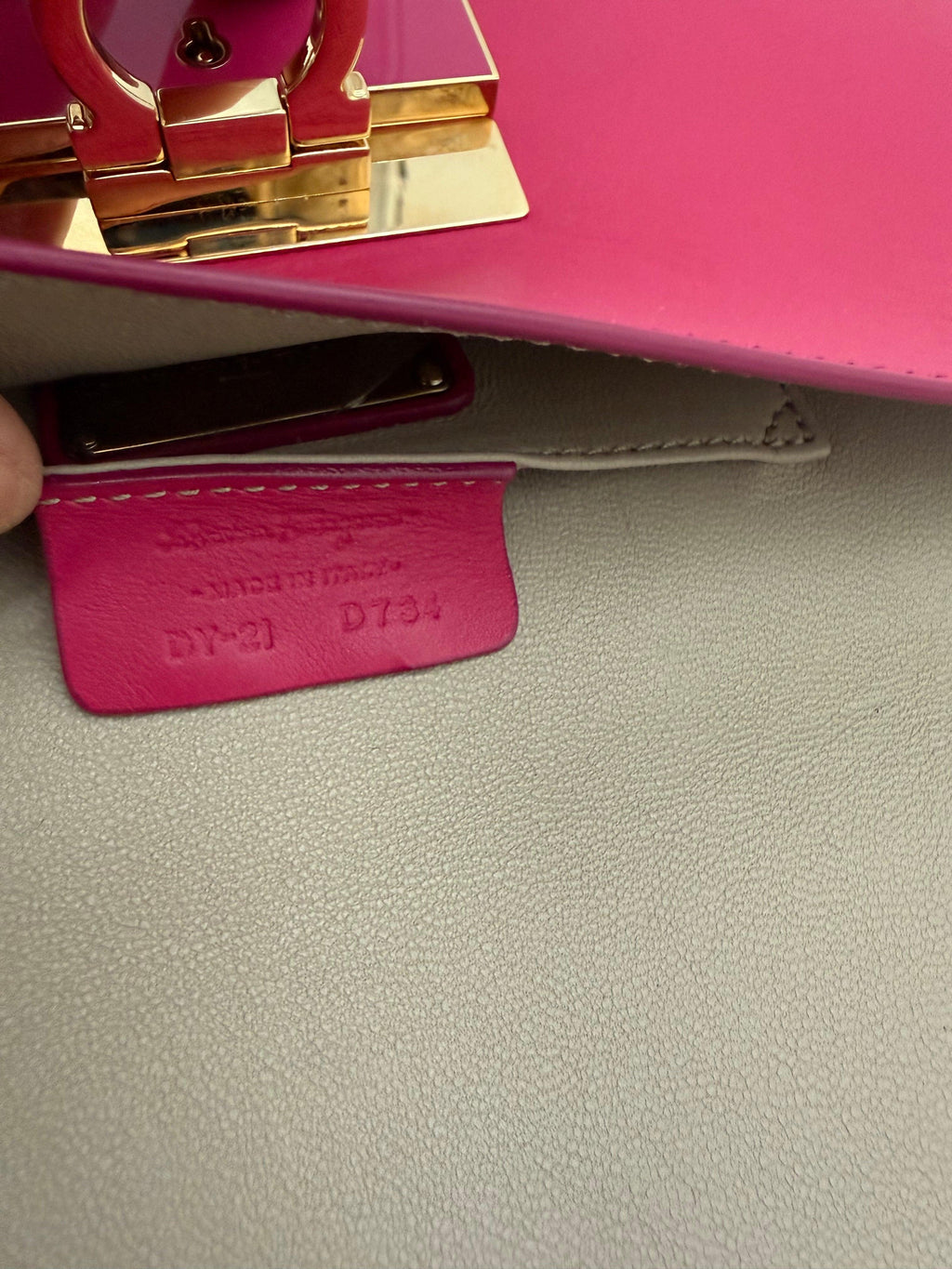 Salvatore Ferragamo Pochette Vintage in Pelle Fucsia - Mercatino di Ninni
