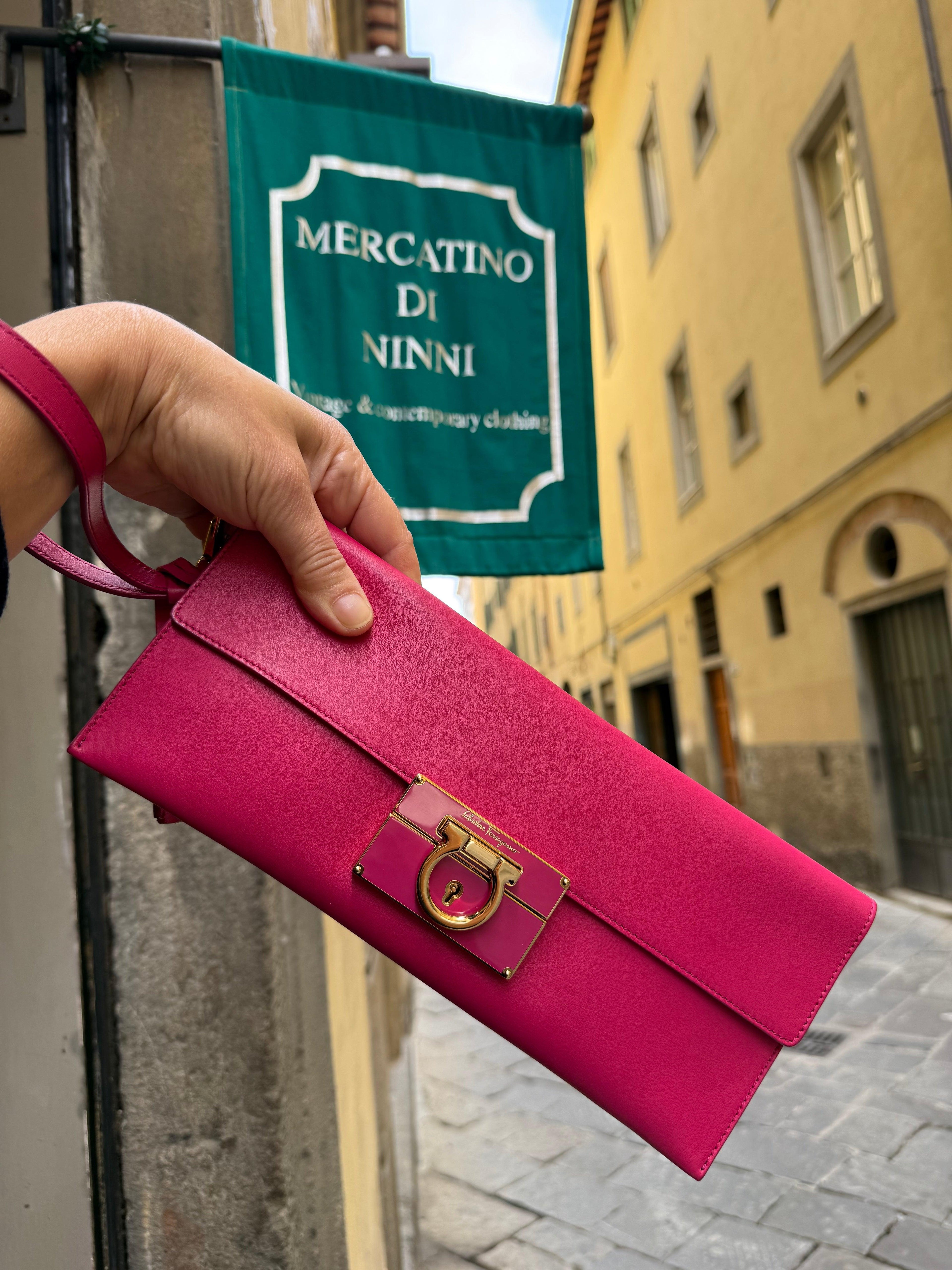 Salvatore Ferragamo Pochette Vintage in Pelle Fucsia - Mercatino di Ninni