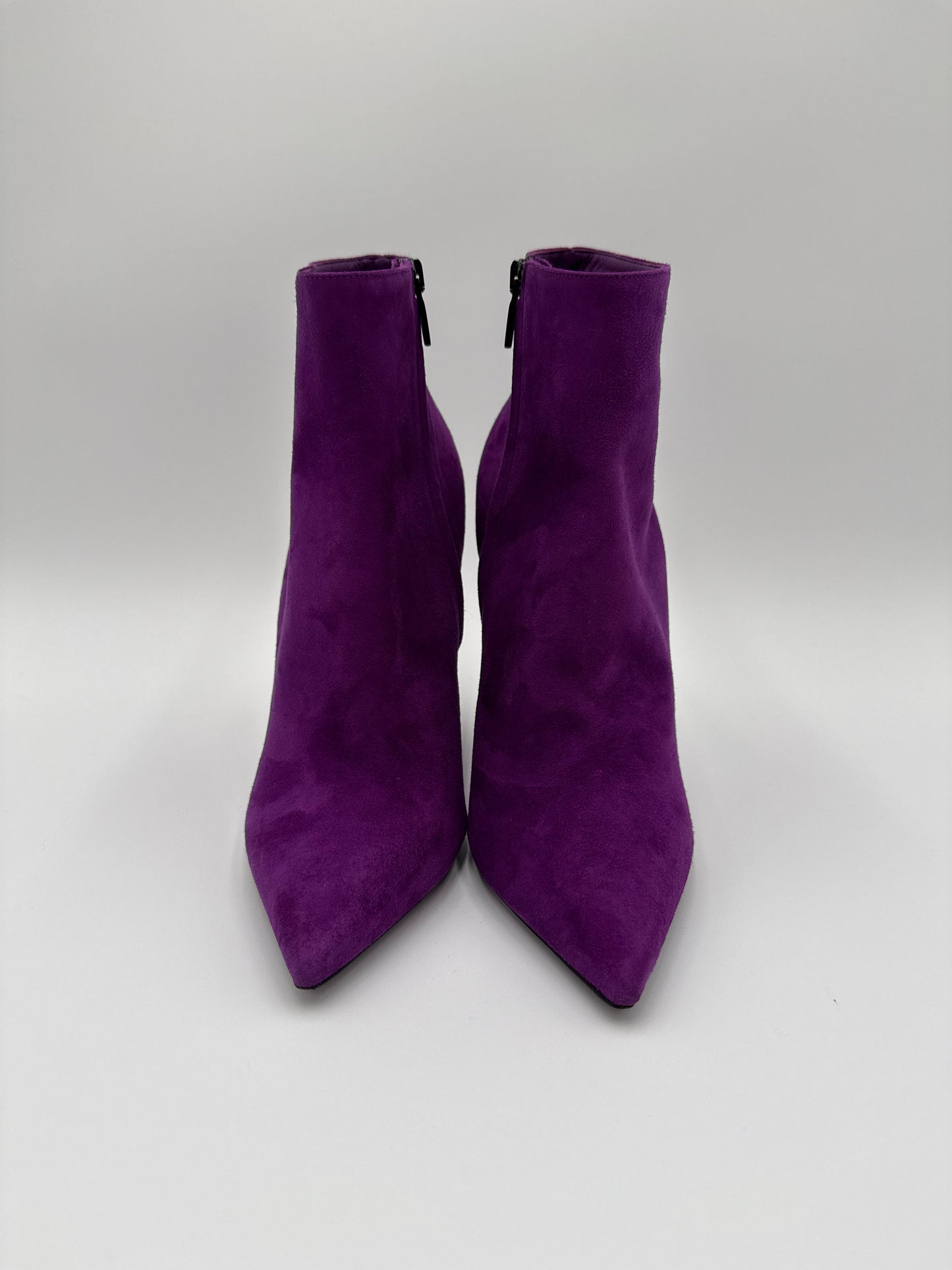 Salvatore Ferragamo Stivaletti Modello "Bolgheri" Cut-Out Bootie in Pelle Scamosciata Viola Salvatore Ferragamo