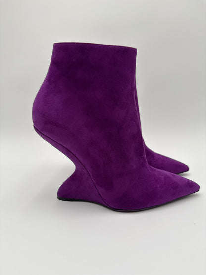 Salvatore Ferragamo Stivaletti Modello "Bolgheri" Cut-Out Bootie in Pelle Scamosciata Viola Salvatore Ferragamo