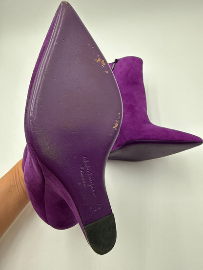 Salvatore Ferragamo Stivaletti Modello "Bolgheri" Cut-Out Bootie in Pelle Scamosciata Viola Salvatore Ferragamo