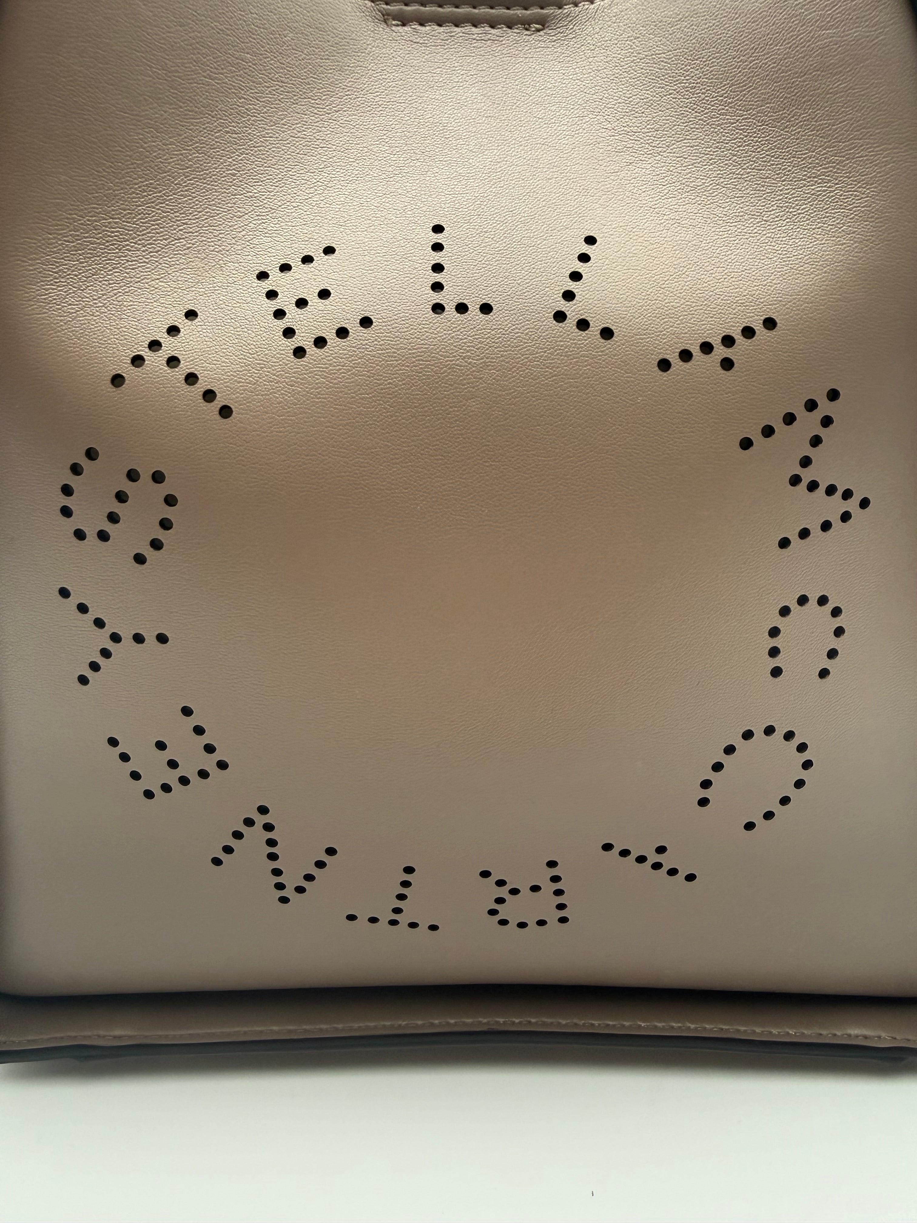 Stella McCartney Borsa Mini Tracolla con Logo Stella in Eco-Pelle Tortora - Mercatino di Ninni