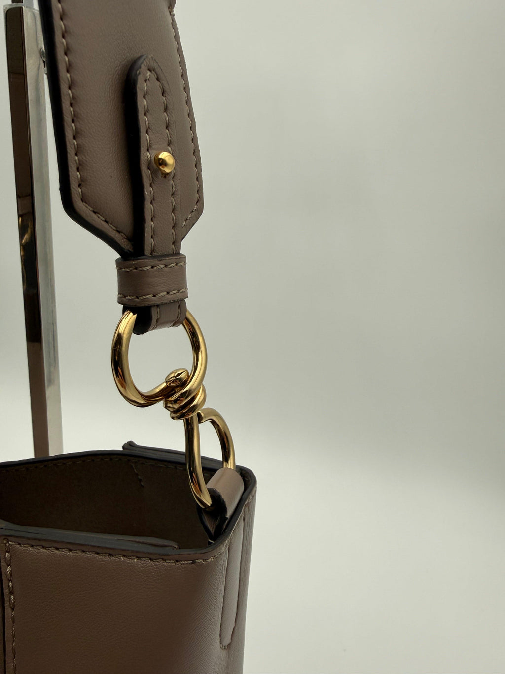 Stella McCartney Borsa Mini Tracolla con Logo Stella in Eco-Pelle Tortora - Mercatino di Ninni