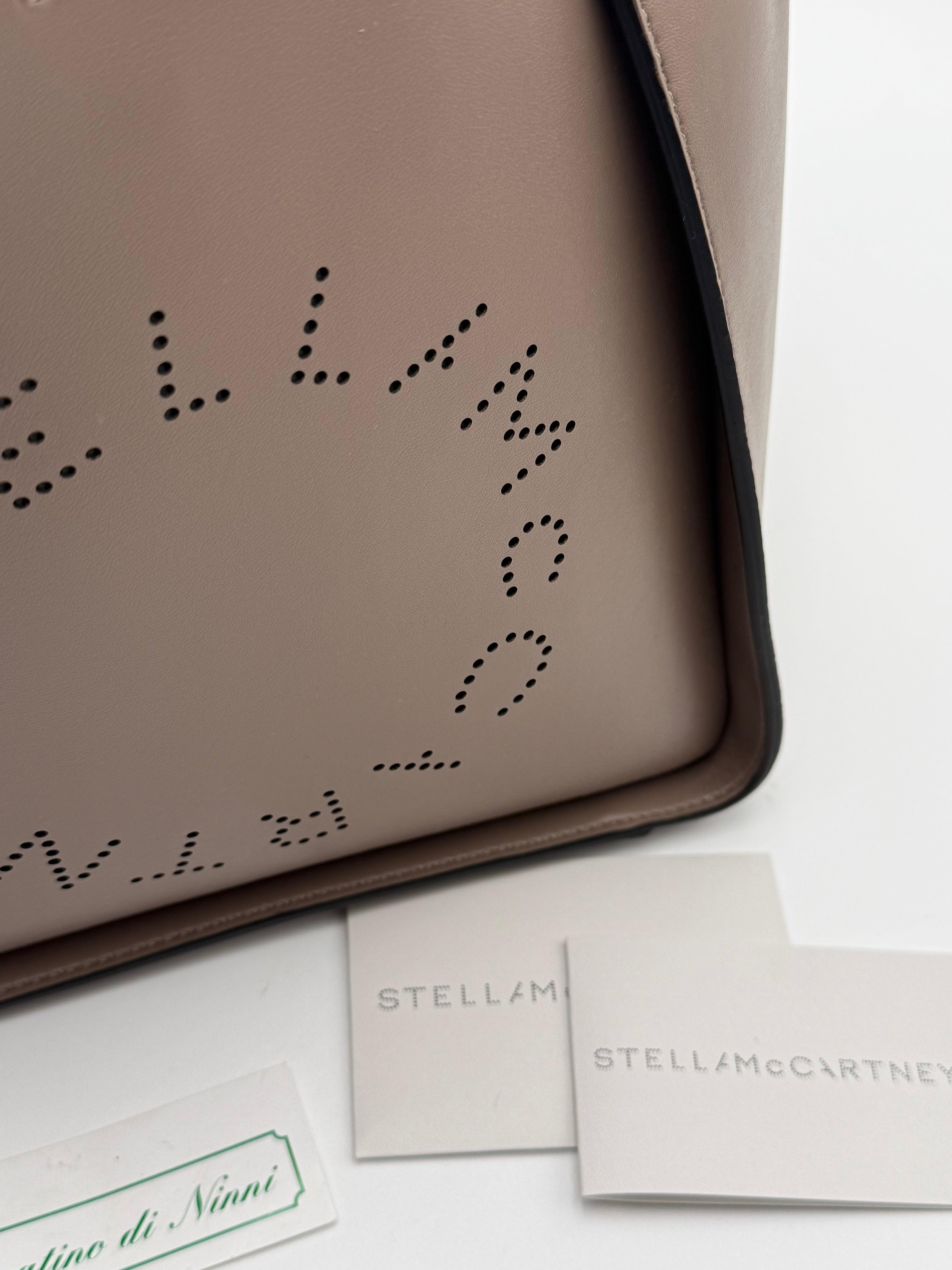 Stella McCartney Borsa Mini Tracolla con Logo Stella in Eco-Pelle Tortora - Mercatino di Ninni