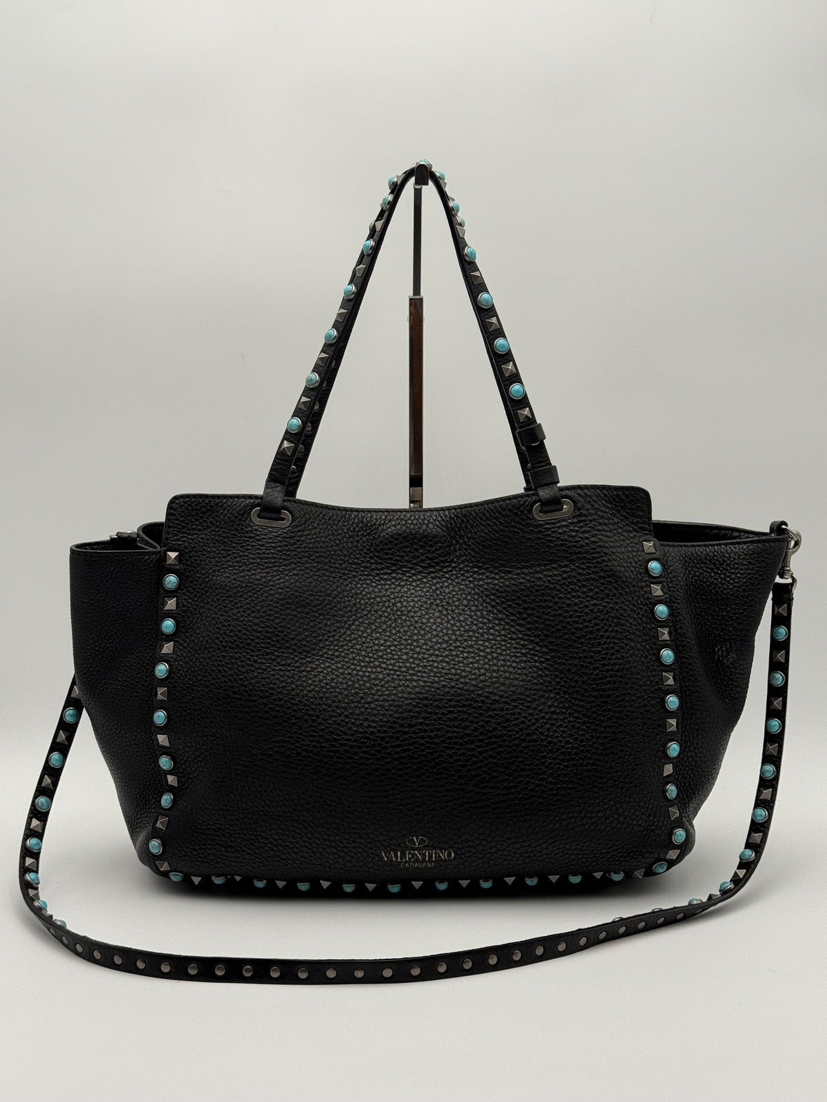 Valentino Garavani Borsa Tote Rockstud Medium Rolling in Pelle Granata Nera e Pietre Turchese - Mercatino di Ninni