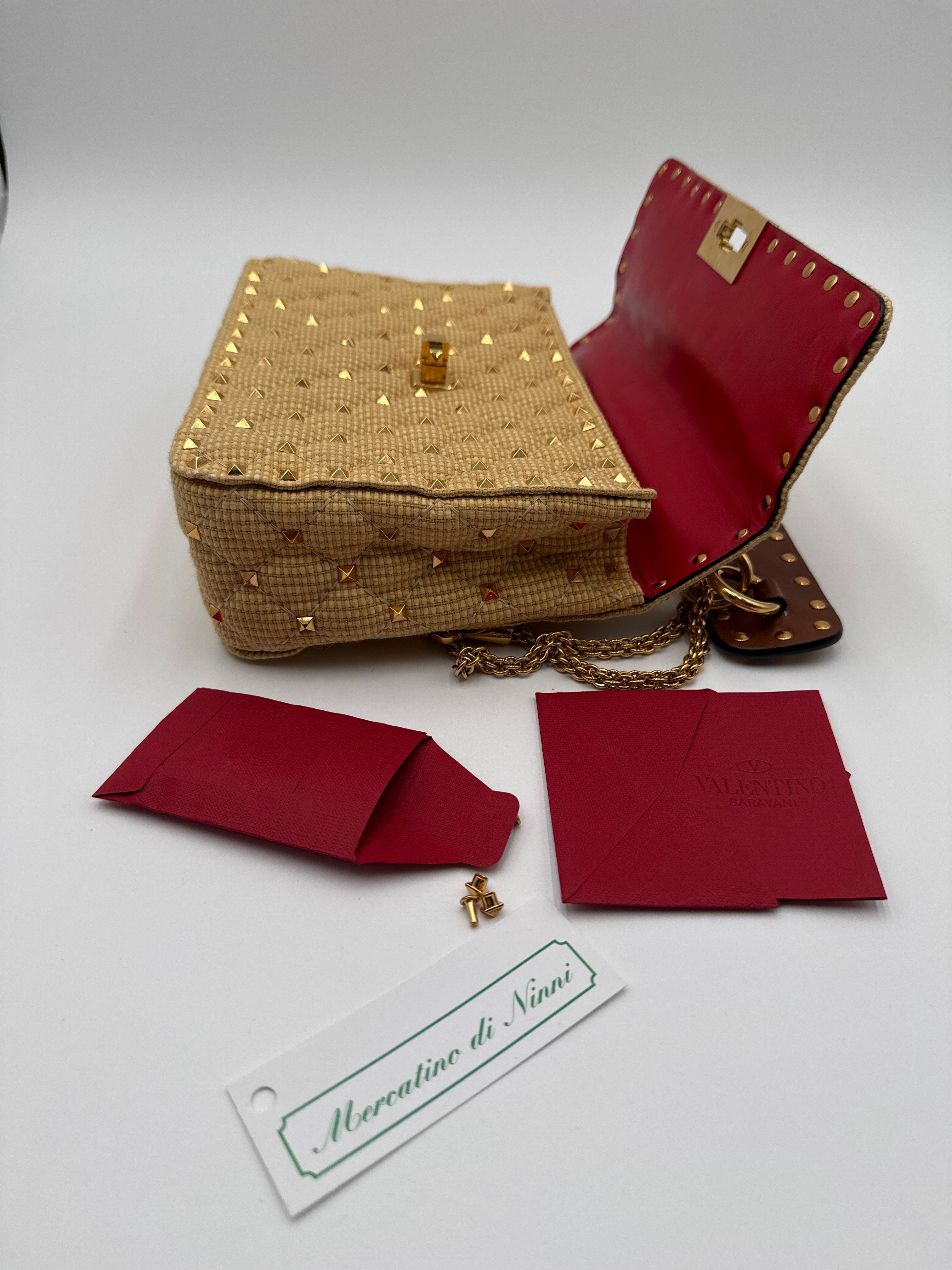 Valentino Garavani Rockstud Spike Borsa in Raffia e Pelle Valentino Garavani