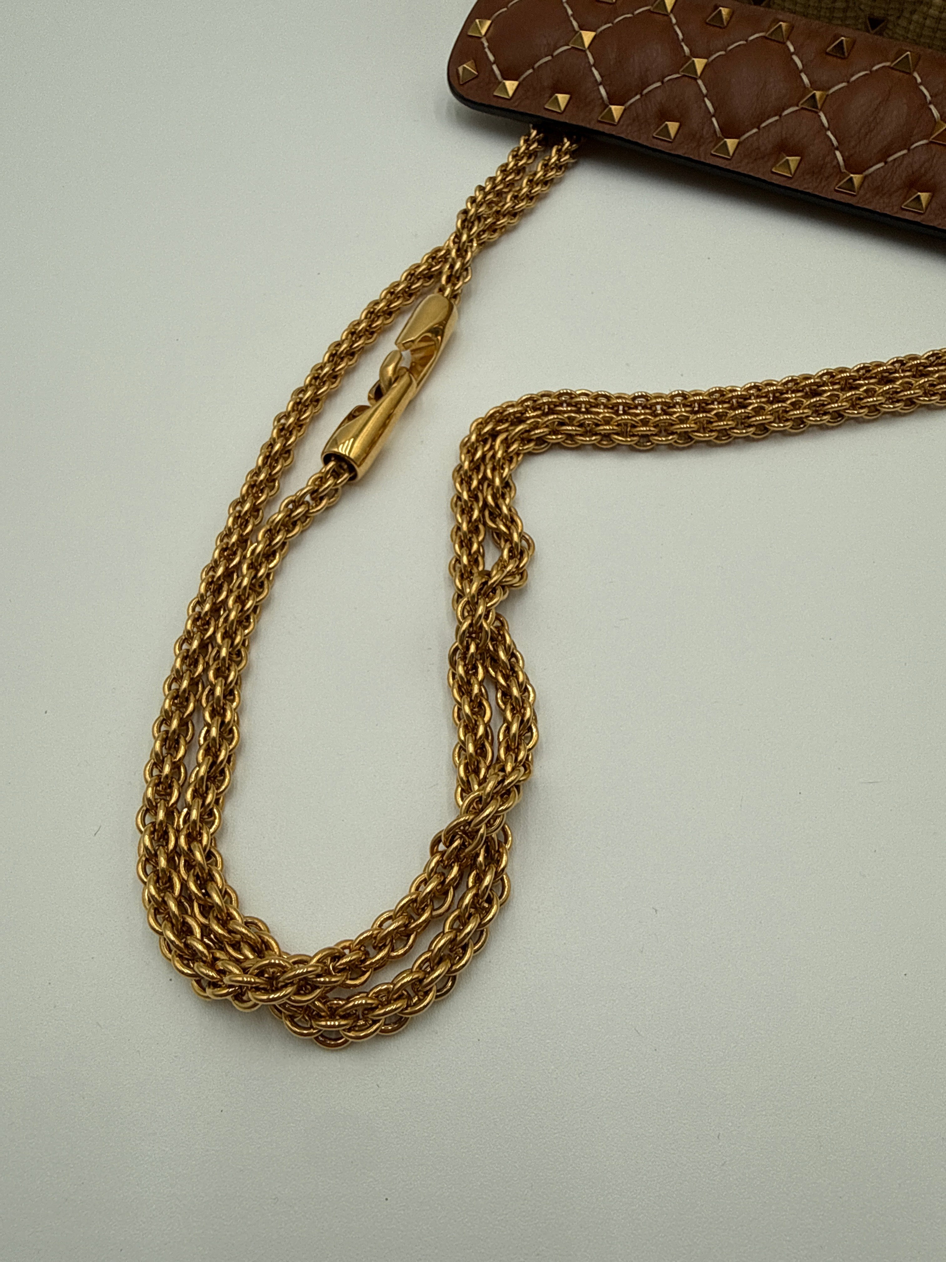 Valentino Garavani Rockstud Spike Borsa in Raffia e Pelle Valentino Garavani