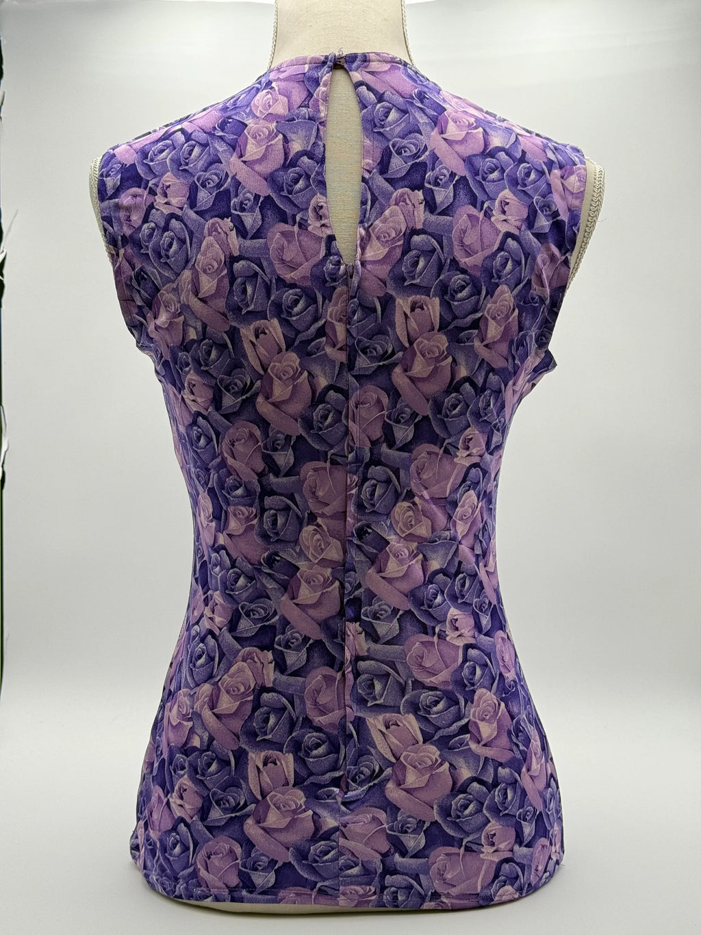 Versace-Maglia-Vintage-in-Viscosa-Stampa-Rose-Viola-Mercatino-di-Ninni-71634117394781 - Mercatino di Ninni