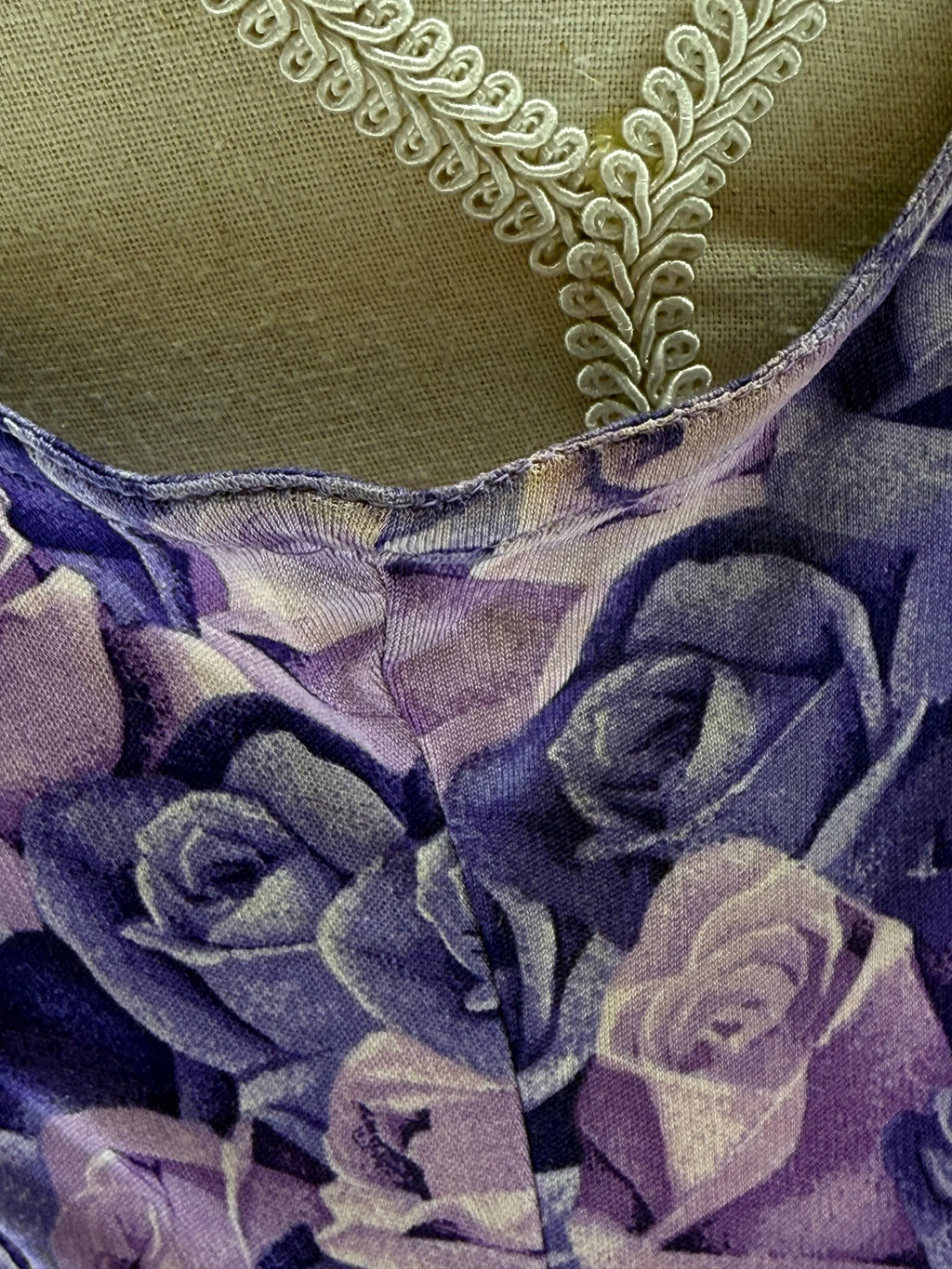 Versace-Maglia-Vintage-in-Viscosa-Stampa-Rose-Viola-Mercatino-di-Ninni-71634173165917 - Mercatino di Ninni